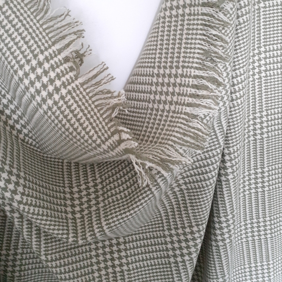 Throw - Picture 5 of 6